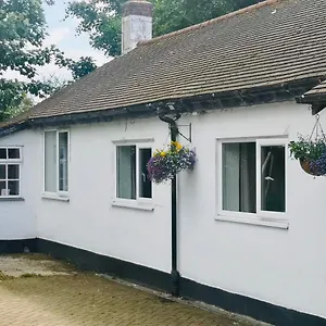 The Lodge, Hale Village Holiday home